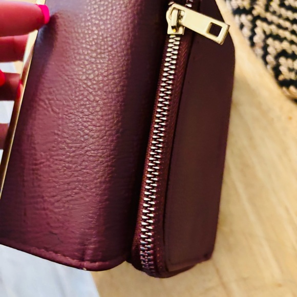 Burgundy SafeKeeper Tri Fold Wallet - Picture 8 of 8